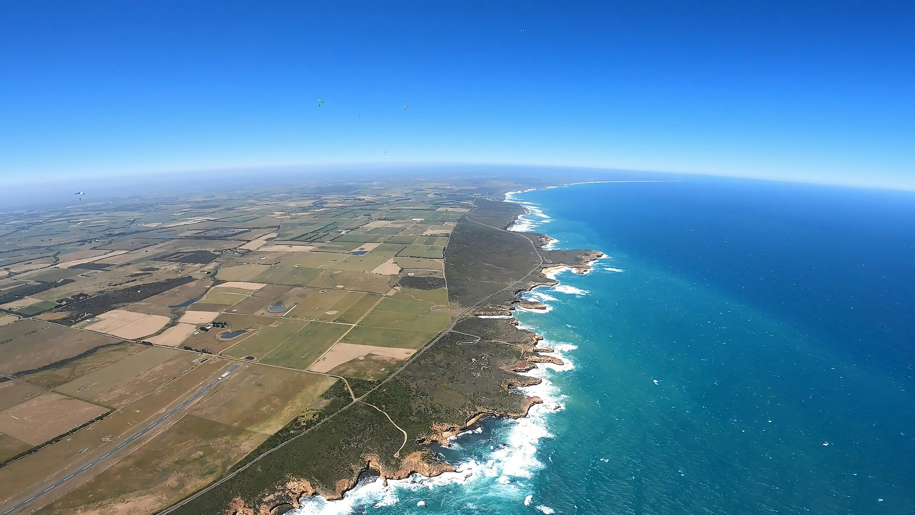 Skydive over the Great Ocean Rd at Skydive 12 Apostles