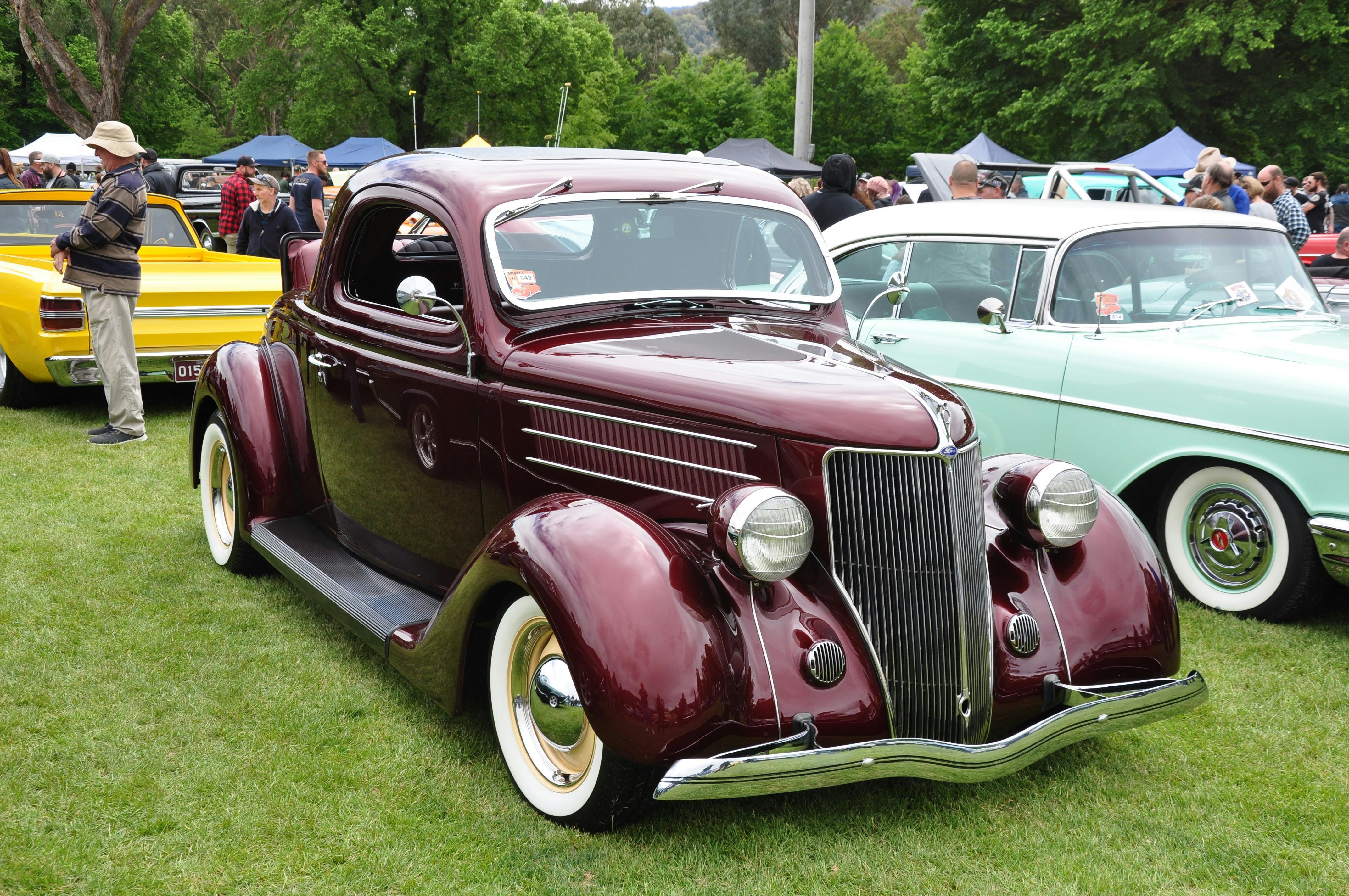Bright Rotary Rod Run Market
