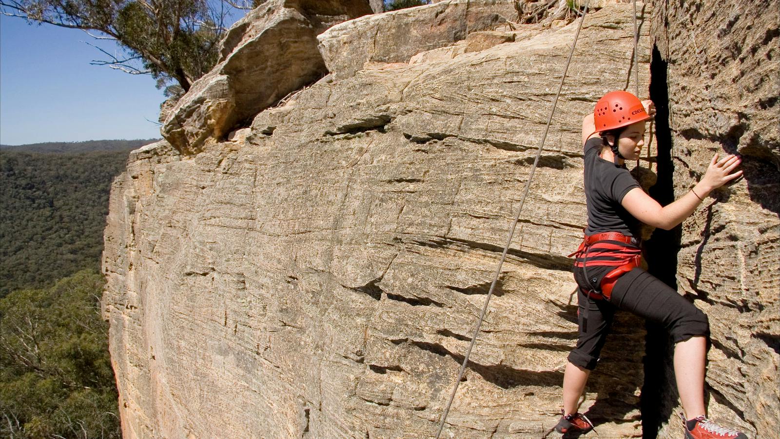 Learn to rockclimb in australia at our climbing school, learn mountaineering
