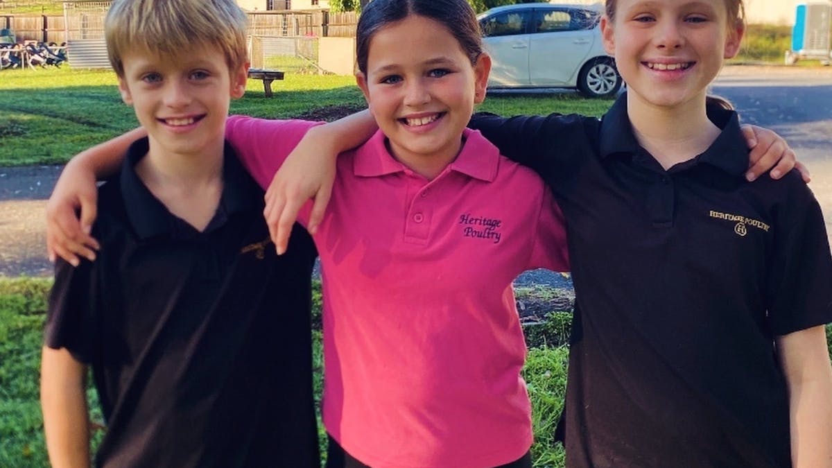 kids with arms around eachother smiling