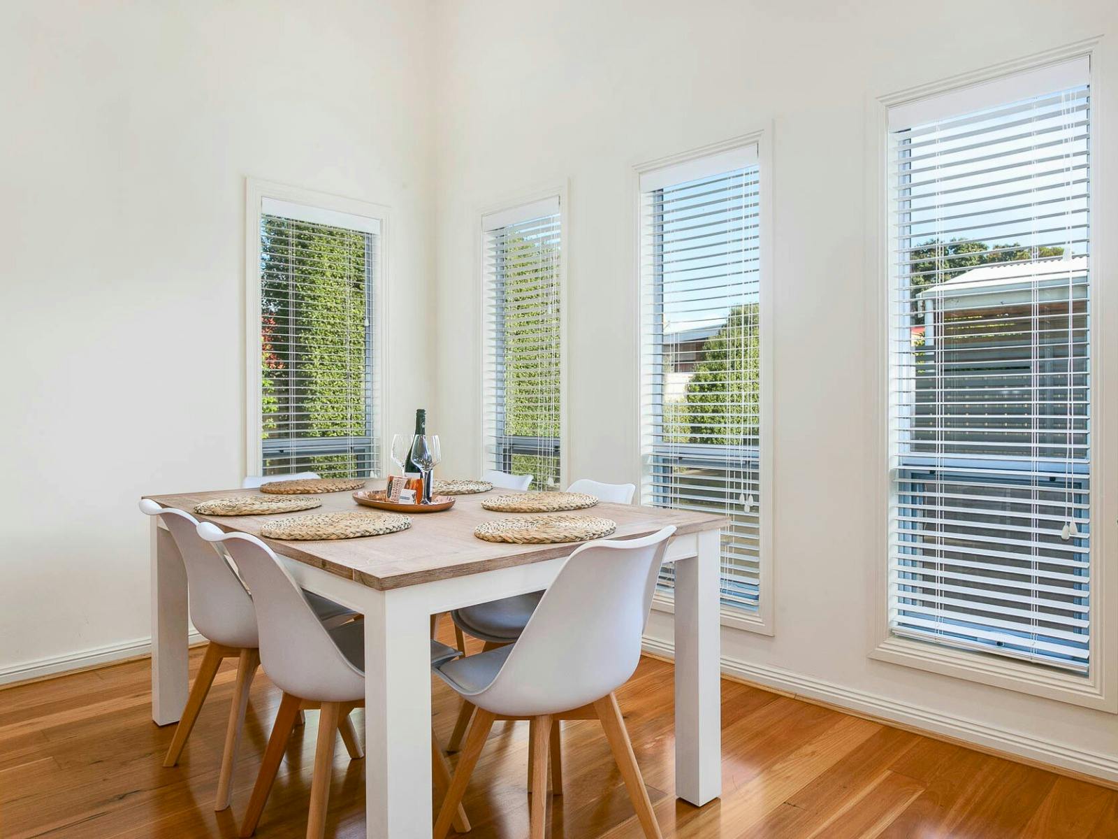 Light Filled Modern & Stylish 3BR Holiday Home