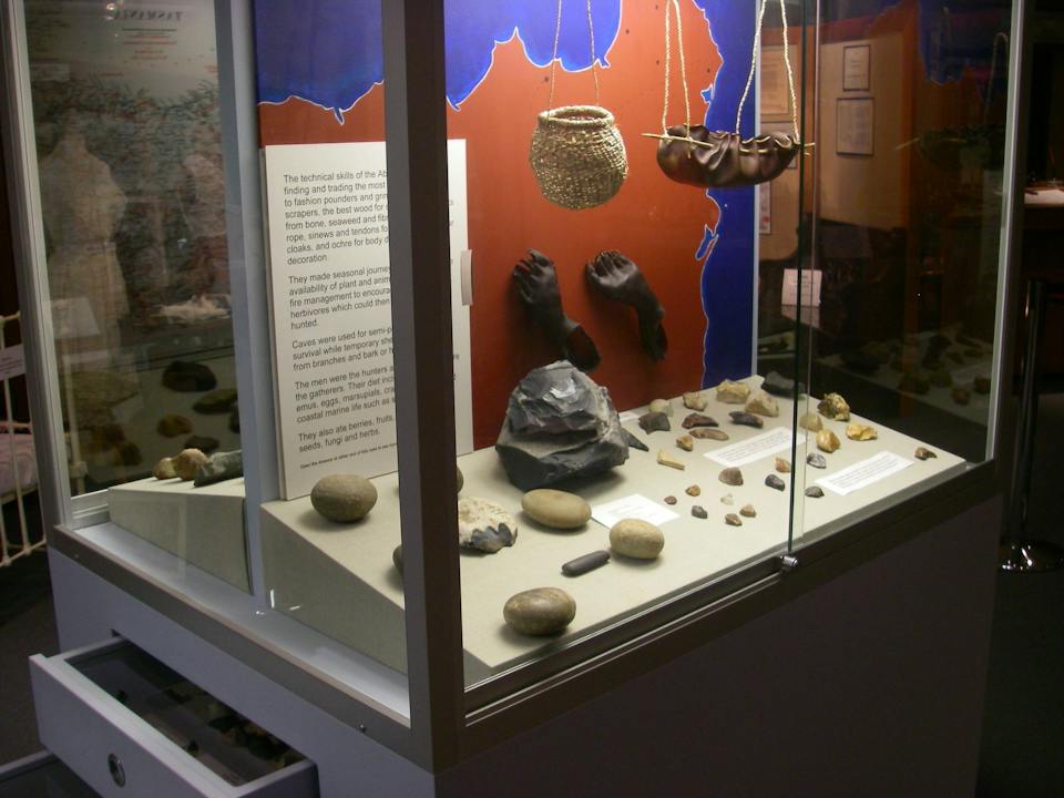 luni mapali, Aboriginal stone tool collection