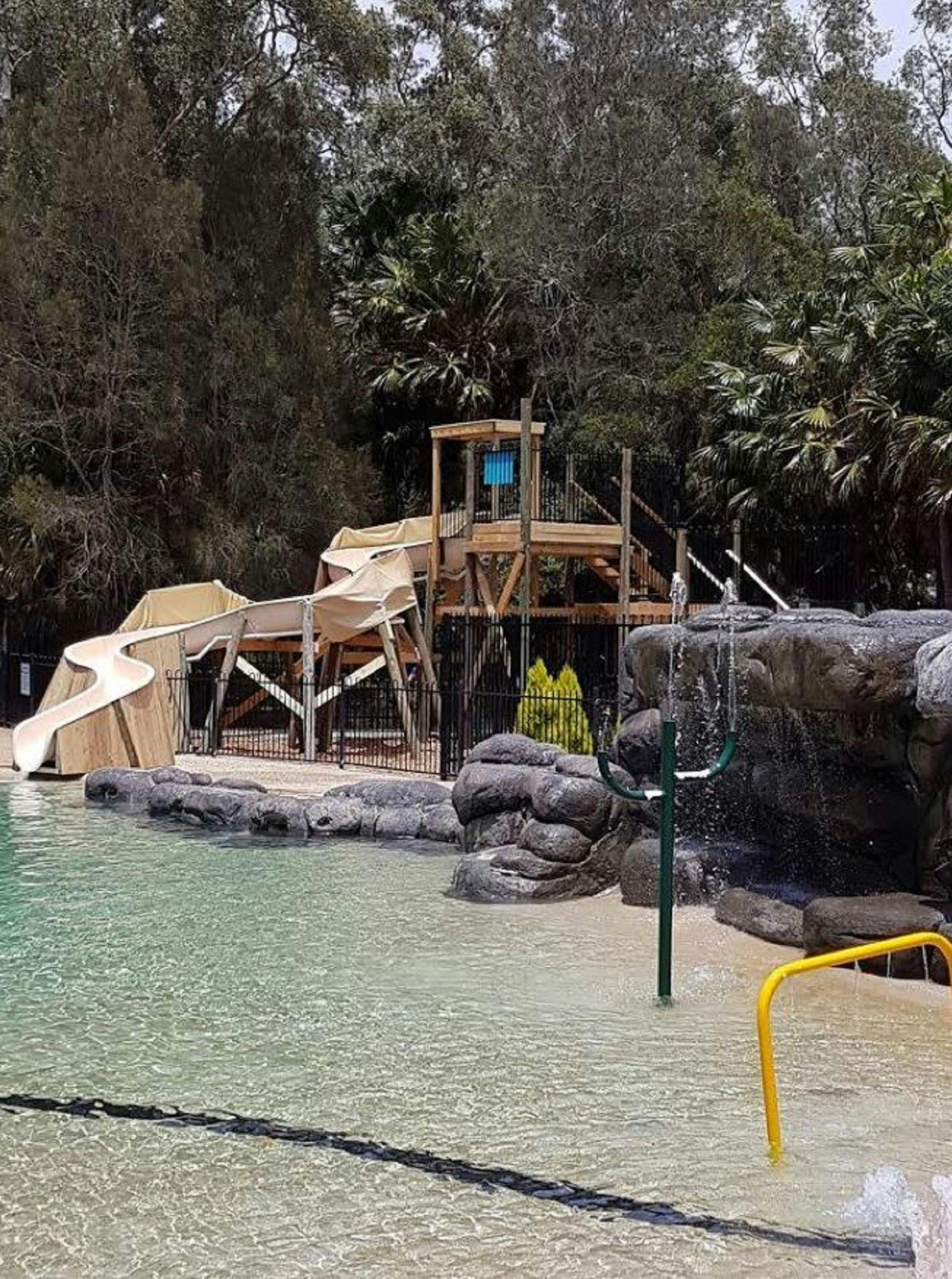 コーブスイミングプール