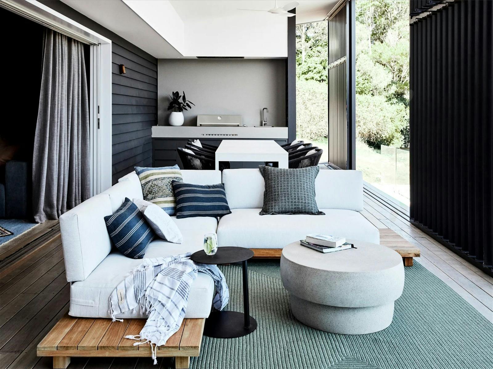 뒷쪽 데크 엔터테인먼트 공간