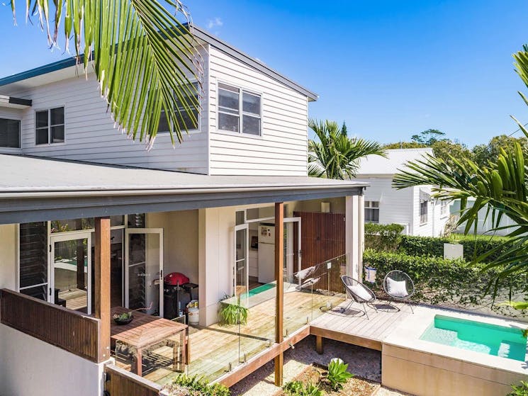 Clique 2 - Byron Bay - Front of House and Pool b
