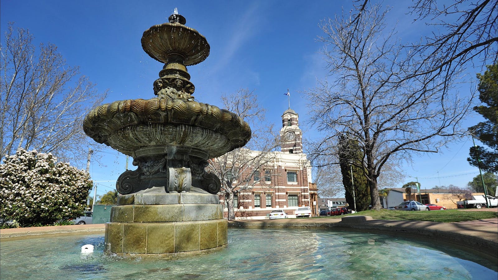 Royal Doulton Hankinson Memorial Fountain