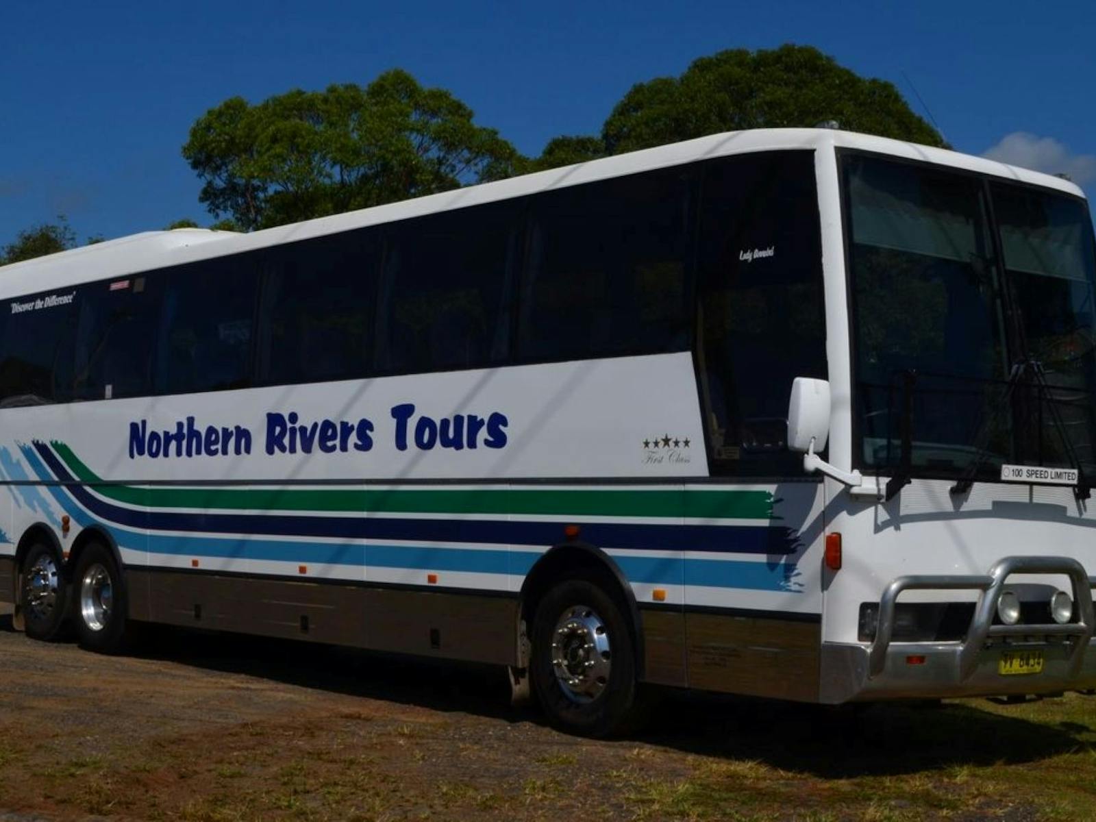 Image of the Northern Rivers Tours bus