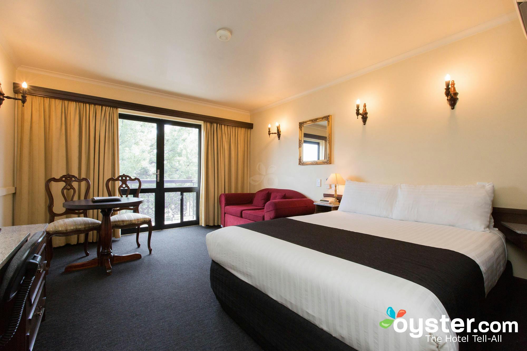 well appointed queen room with ensuite bathroom