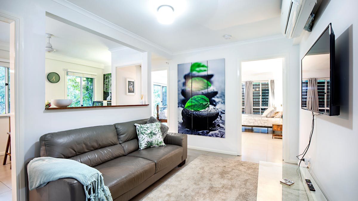 Kookaburra Apartment - 2 bedrooms, fully self contained, set up for self catering in an bush setting