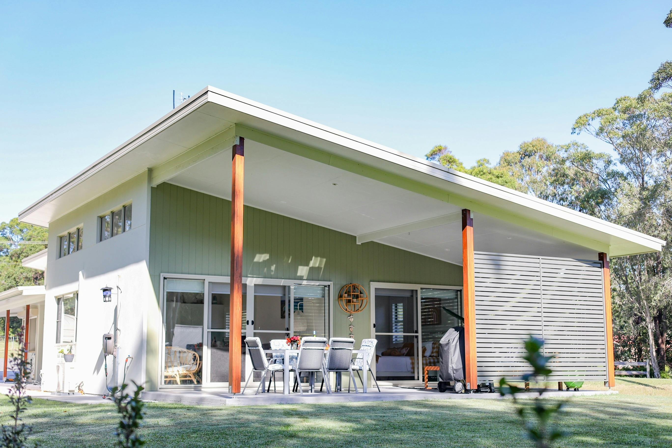 Holiday cottage with outdoor setting and bbq