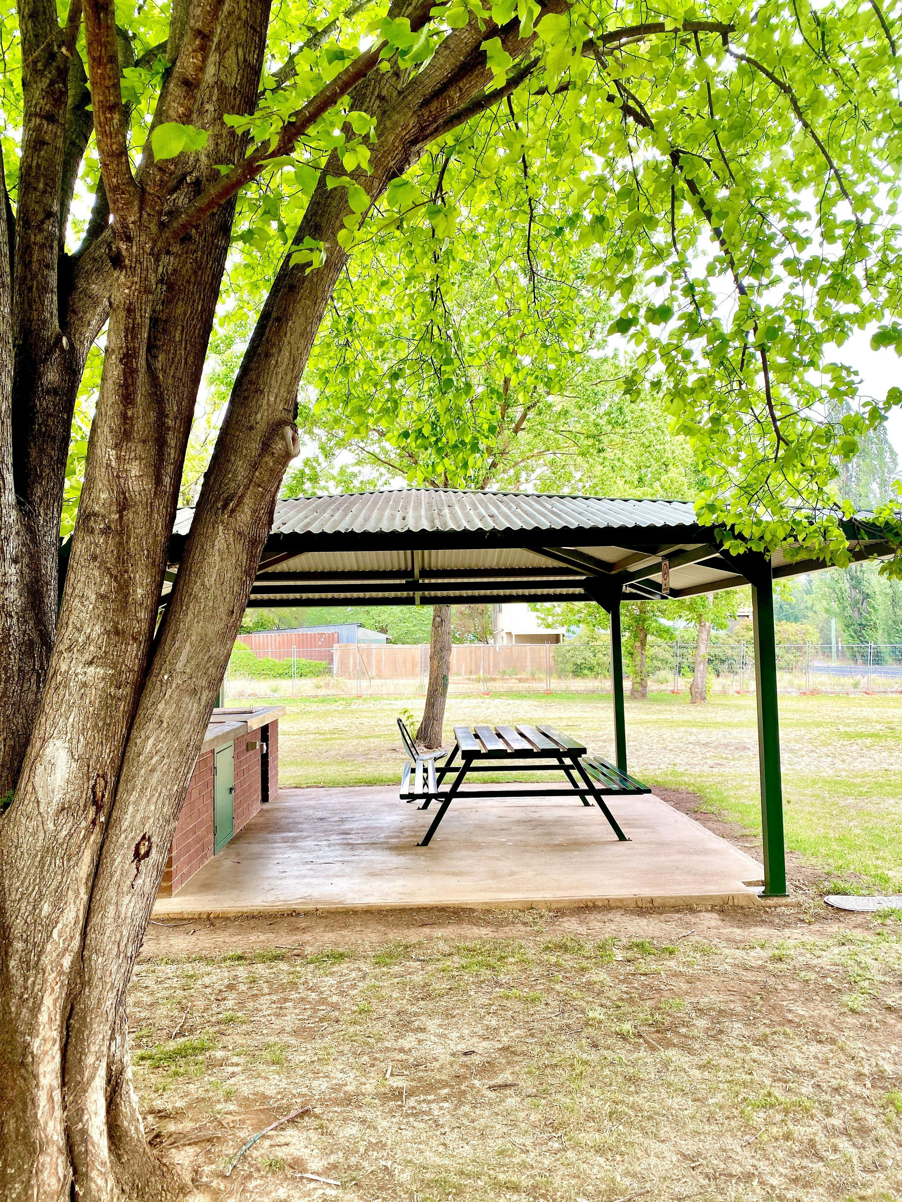 BBQ 구역 Molong Caravan Park