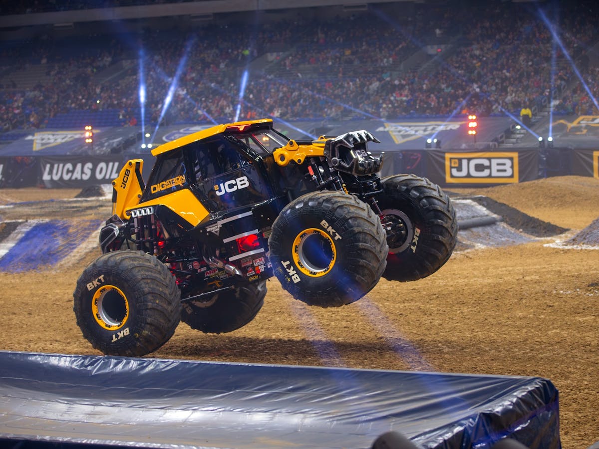 JCB DIGatron, Monster Jam truck in action