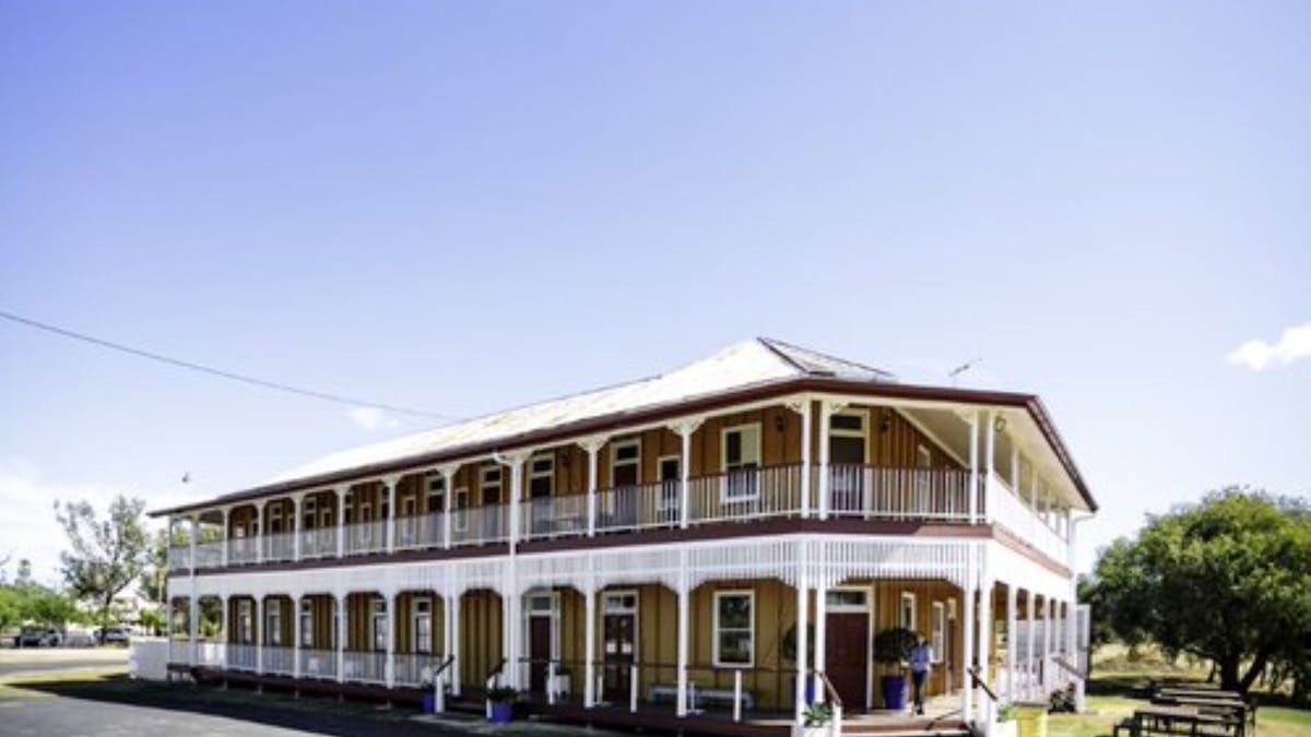 Beautiful friendly country pub in the town of Warra.