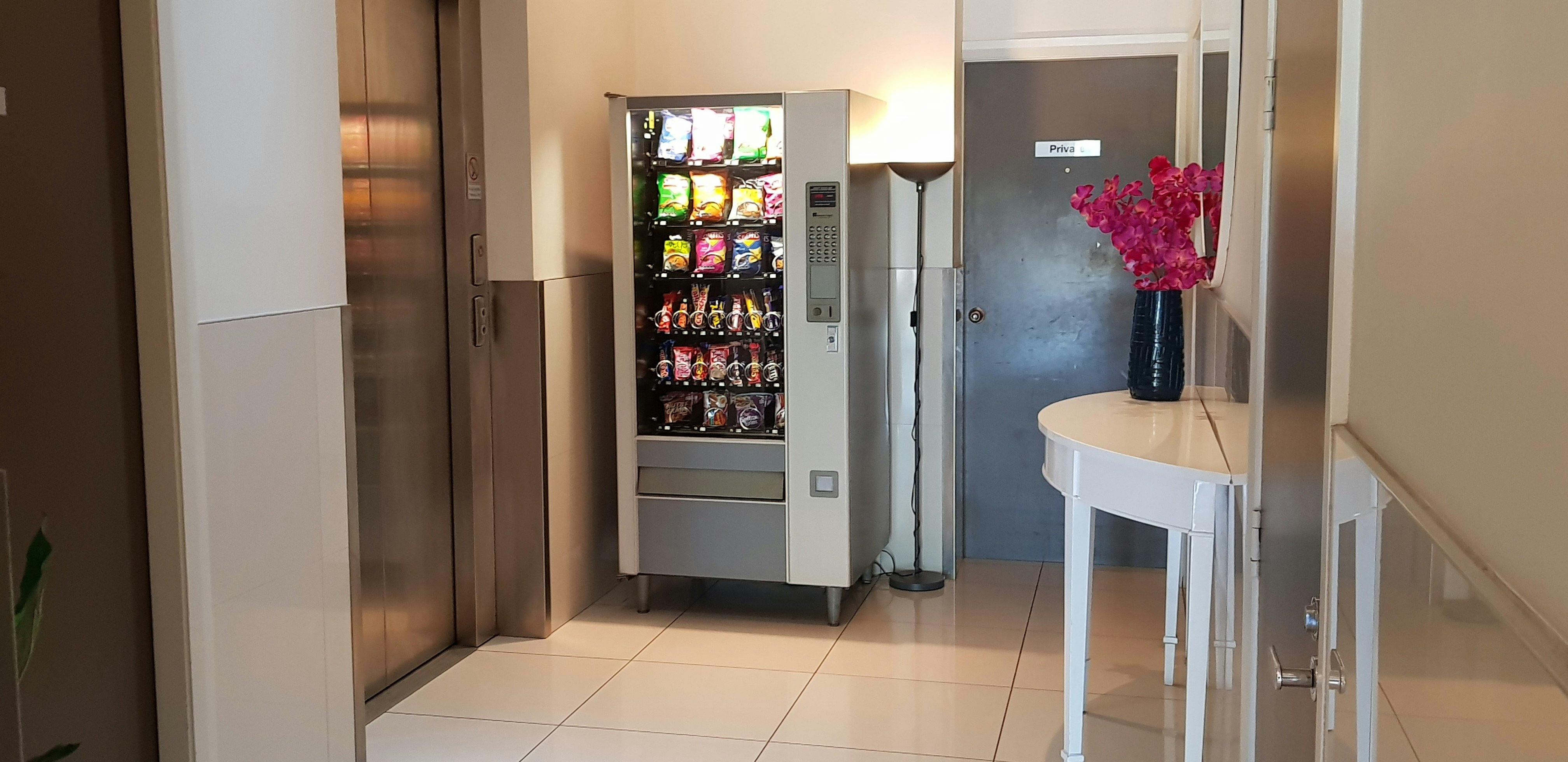 自動售貨機和電梯 - 格里菲斯大汽車旅館