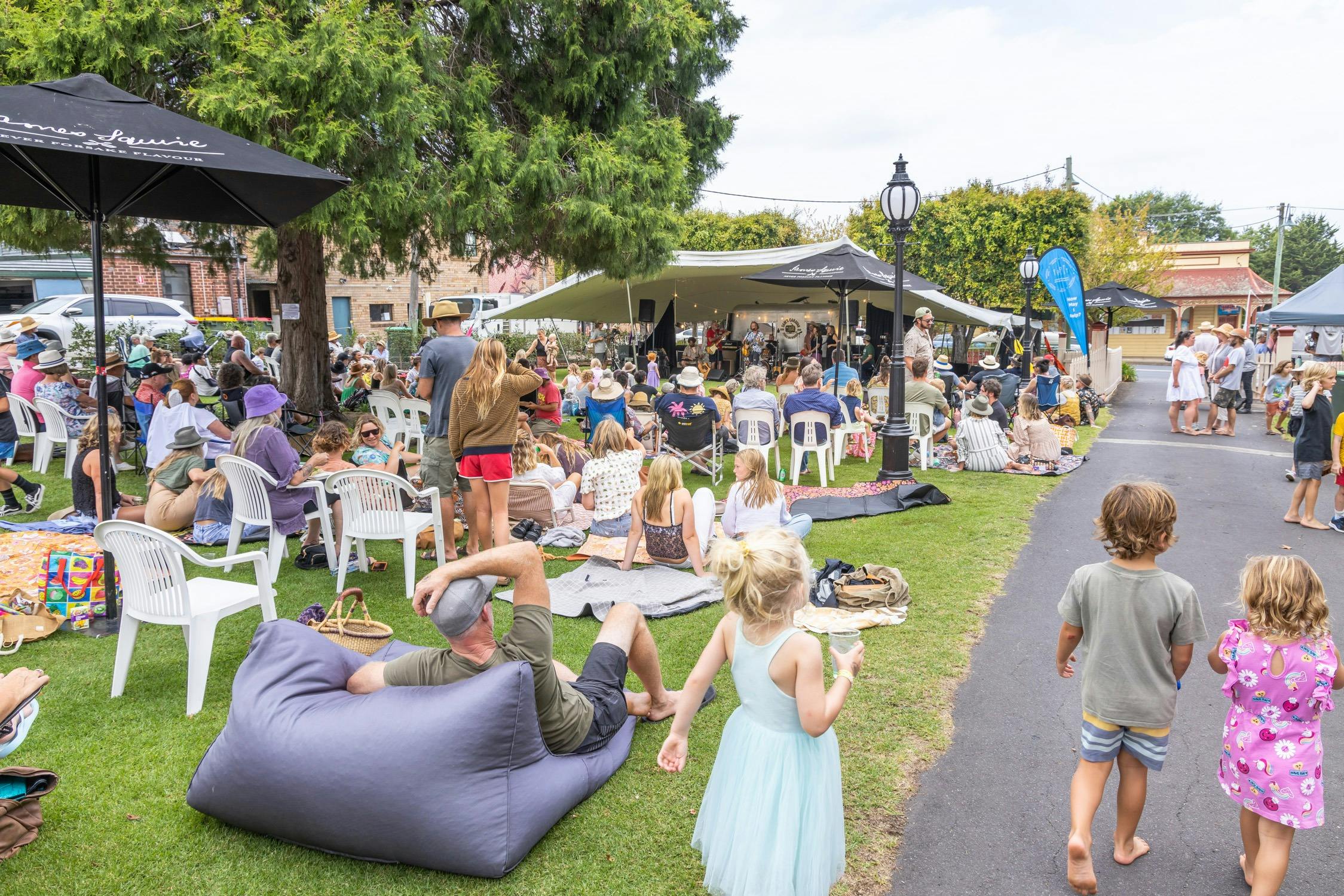 Image of corwd watching a live music event in Pambula