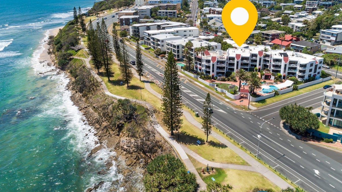 Alexandria Apartments - showing location across from the ocean