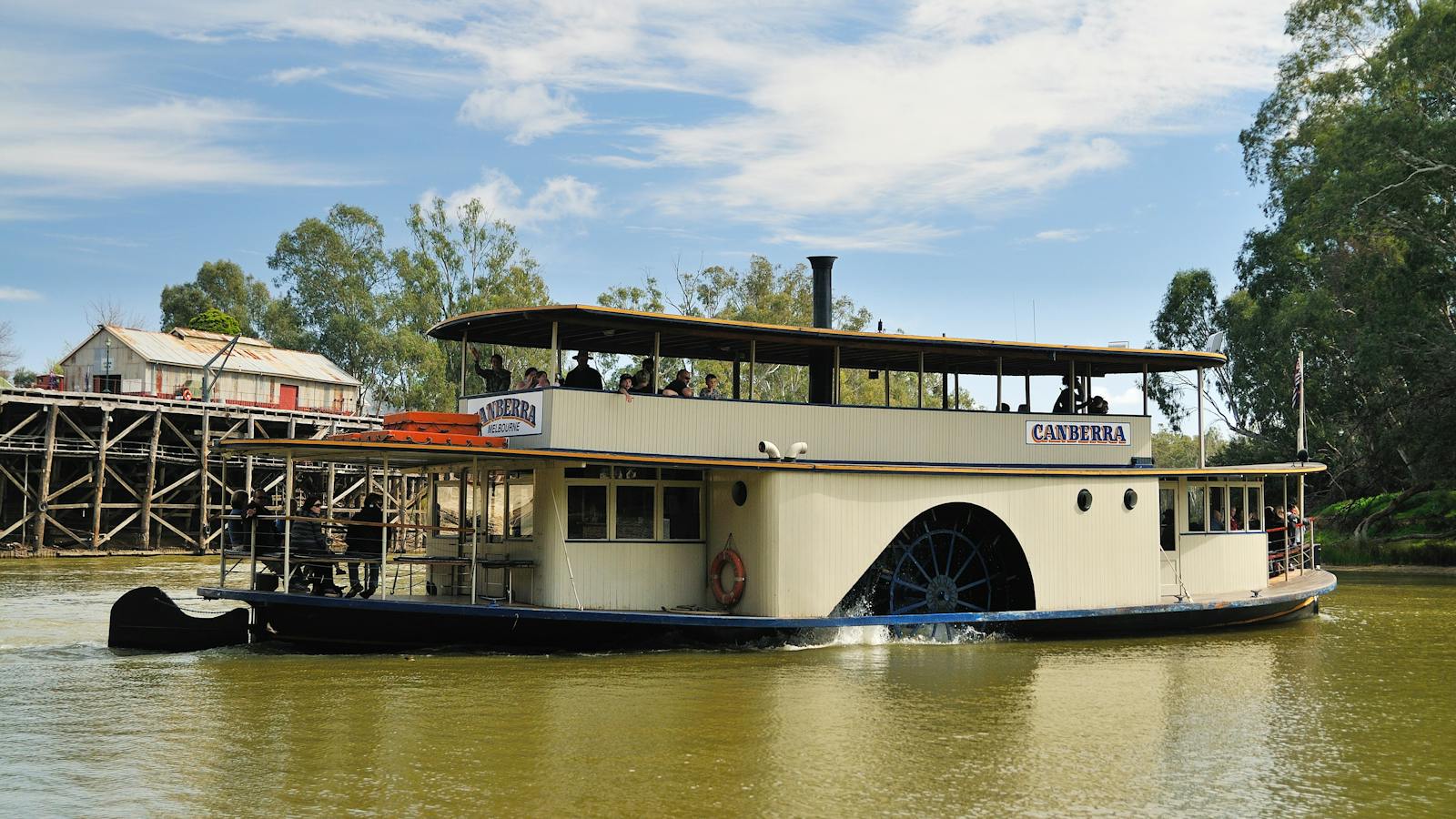 PS Canberra