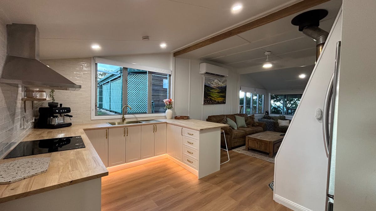 Wild Platypus Stay - Bunya Cottage Kitchen