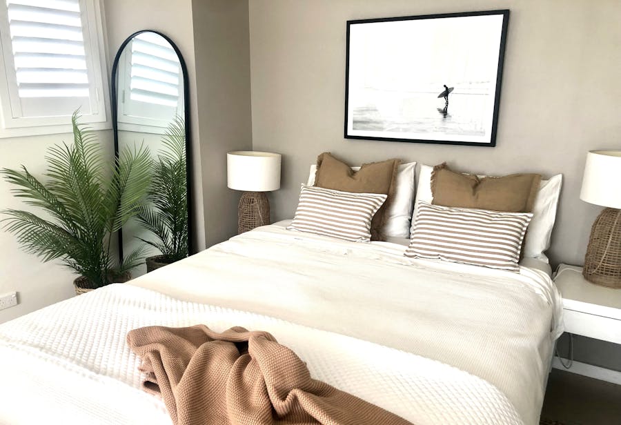 Queen bed-luxury linens