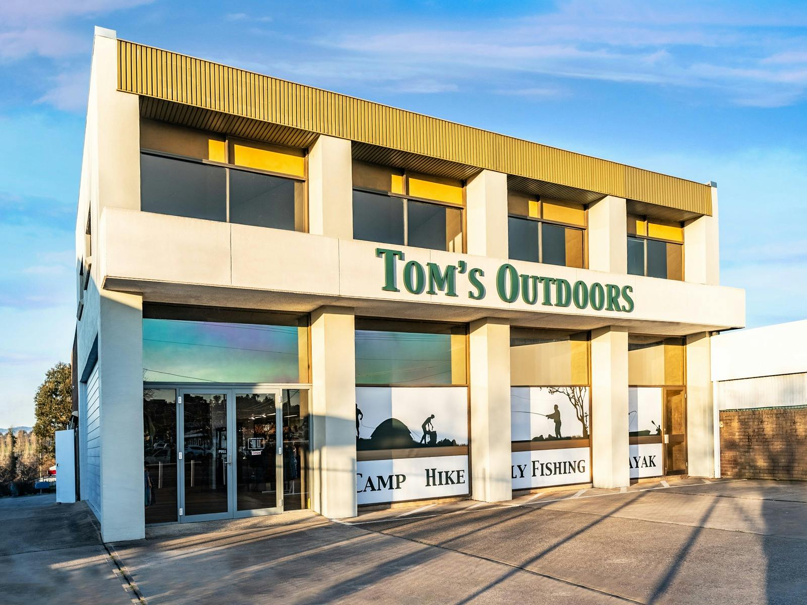 Tom's Outdoors Retail and Guide Services