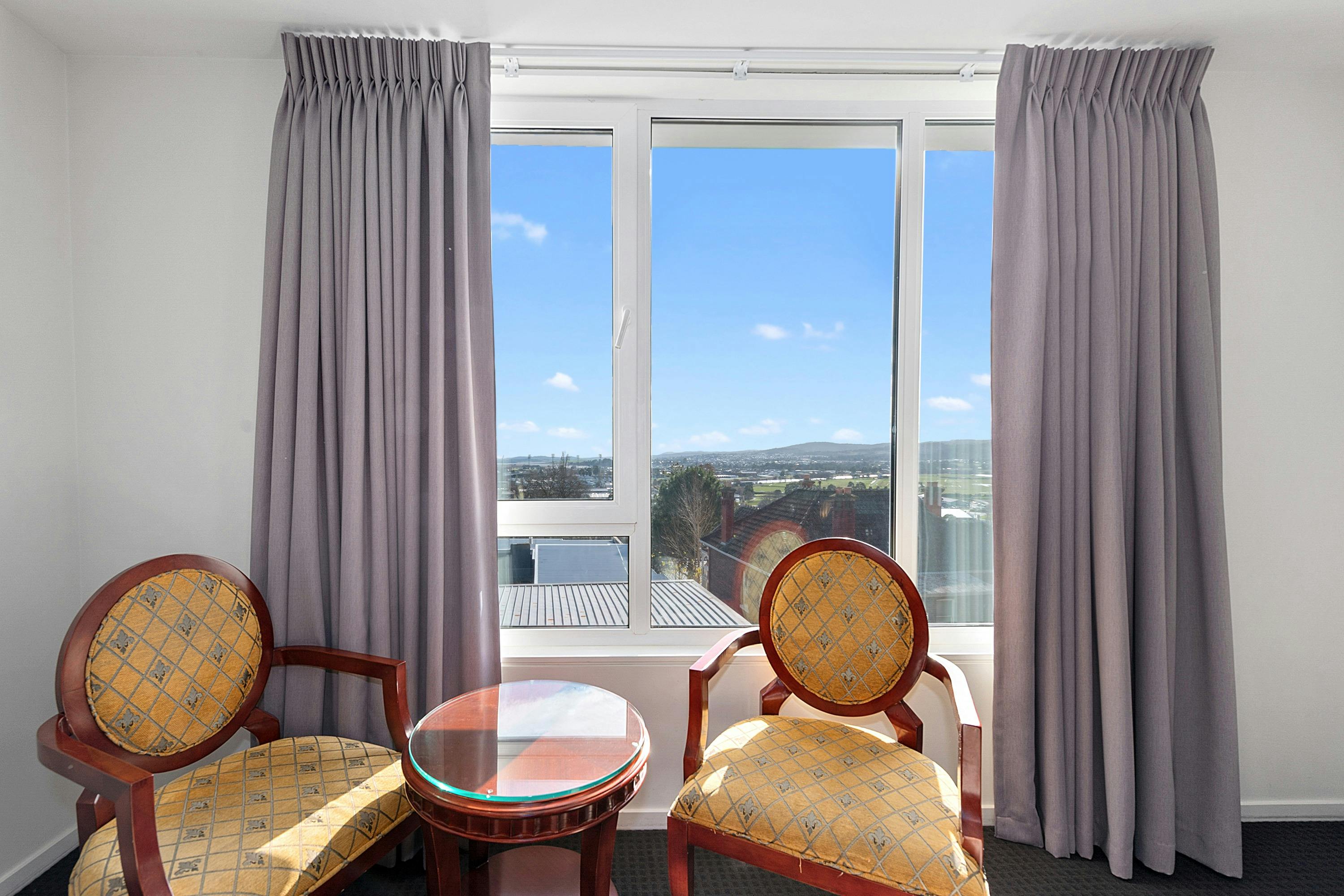 Each guest room is offering a view overlooking the city.