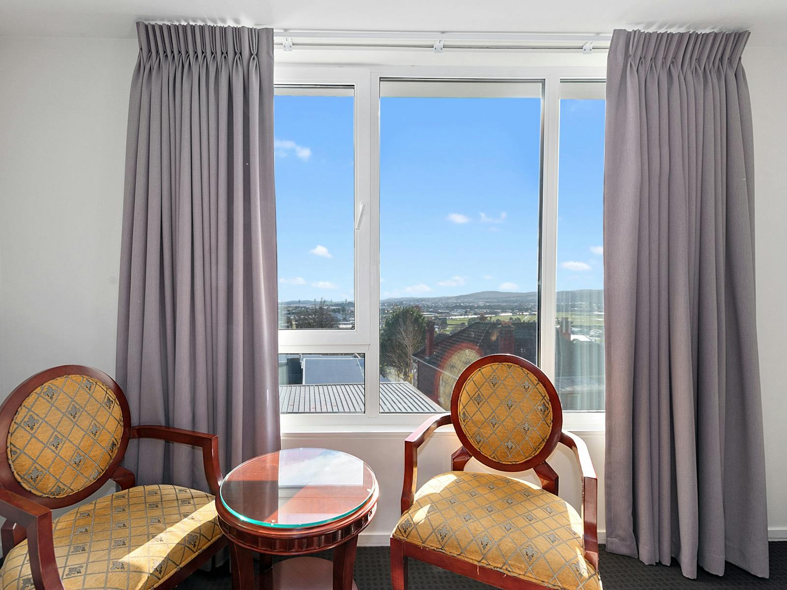 Each guest room is offering a view overlooking the city.