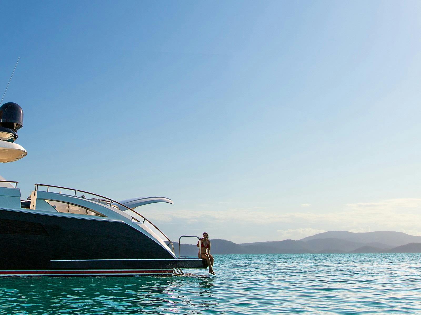 La Mar - with transom down at sea