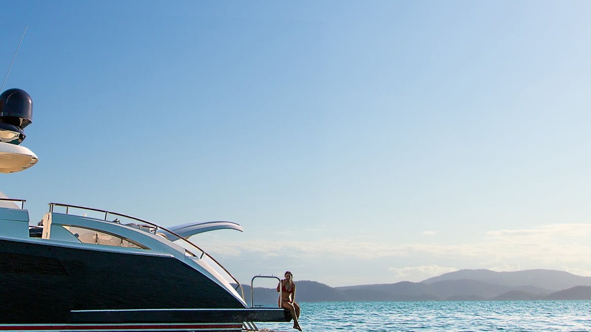 La Mar - with transom down at sea