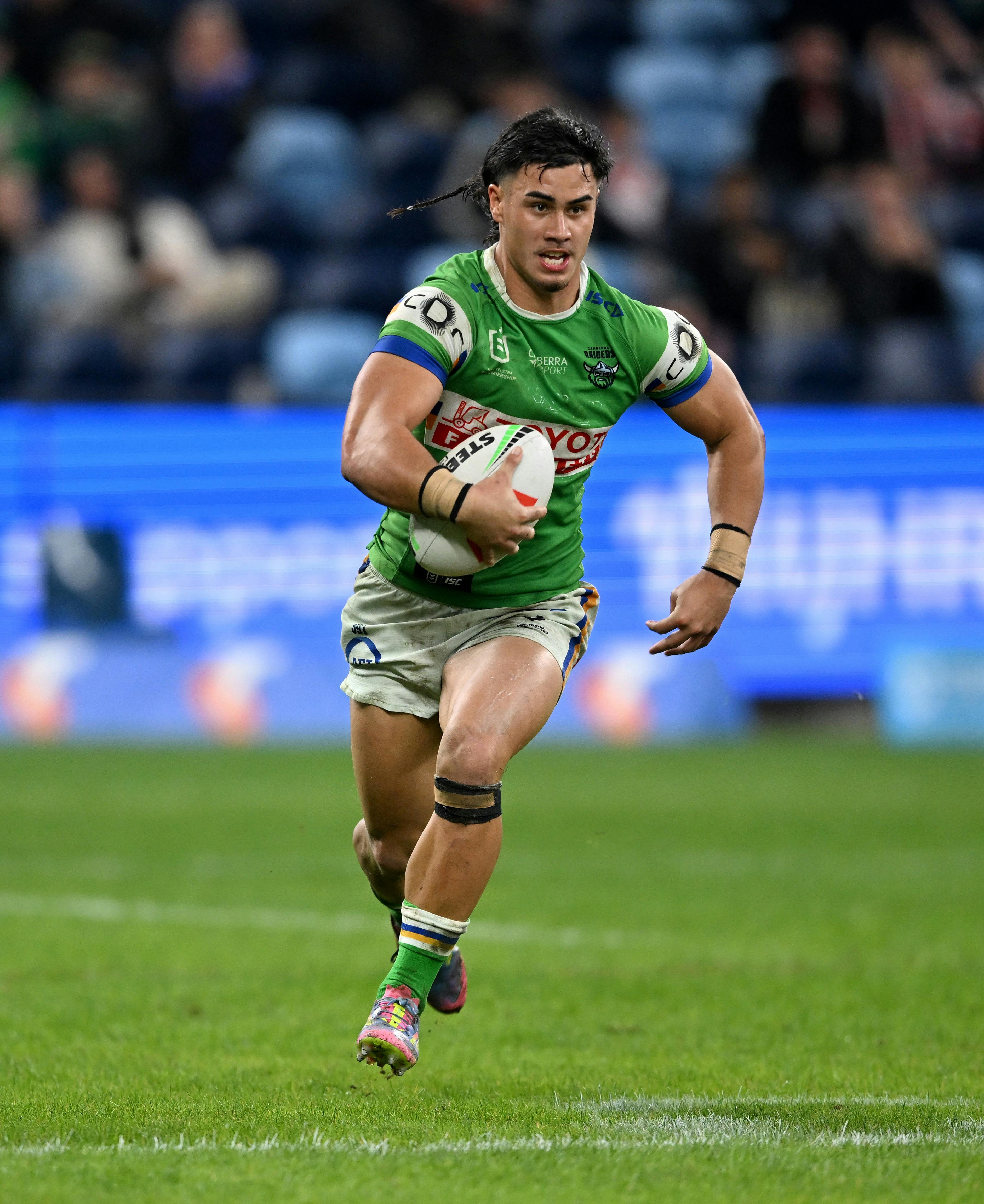 Canberra Raiders player Kaeo Weekes running the ball.