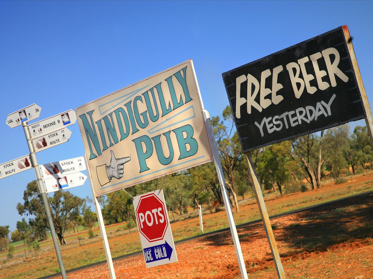 Nidigully Signs
