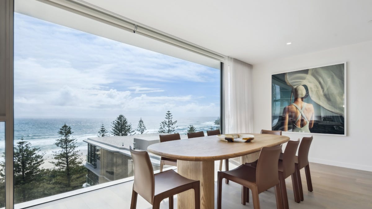 3 Bedroom unit in Burleigh - Dining area