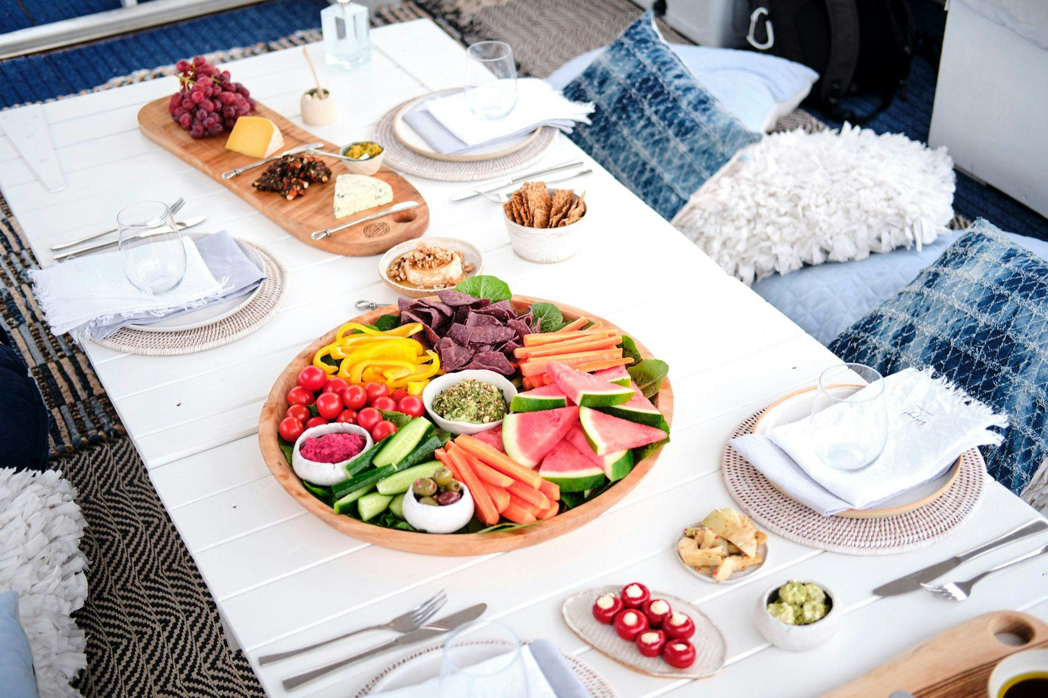 Just arrive at your elegant setting on water and enjoy!