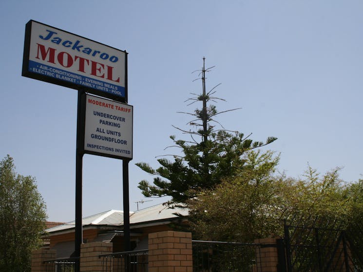 Jackaroo Apartments- Motel