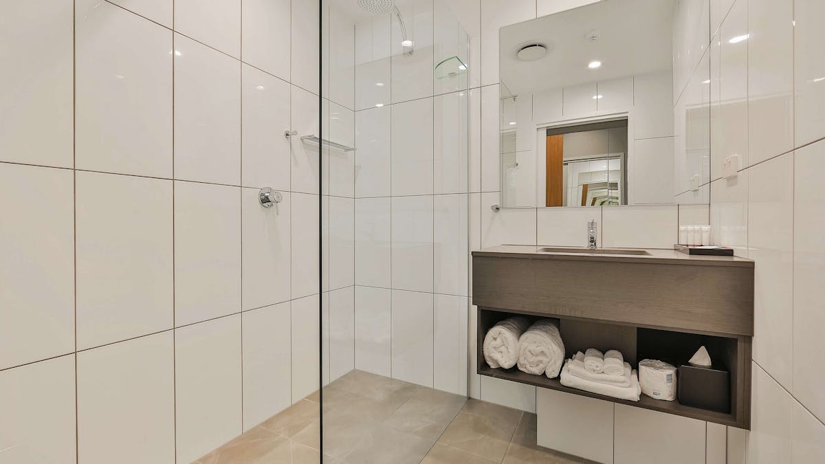 Deluxe Bathroom