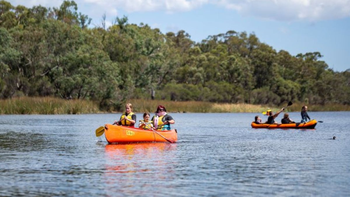 Lake_Leschenaultia_Canoe.jpg