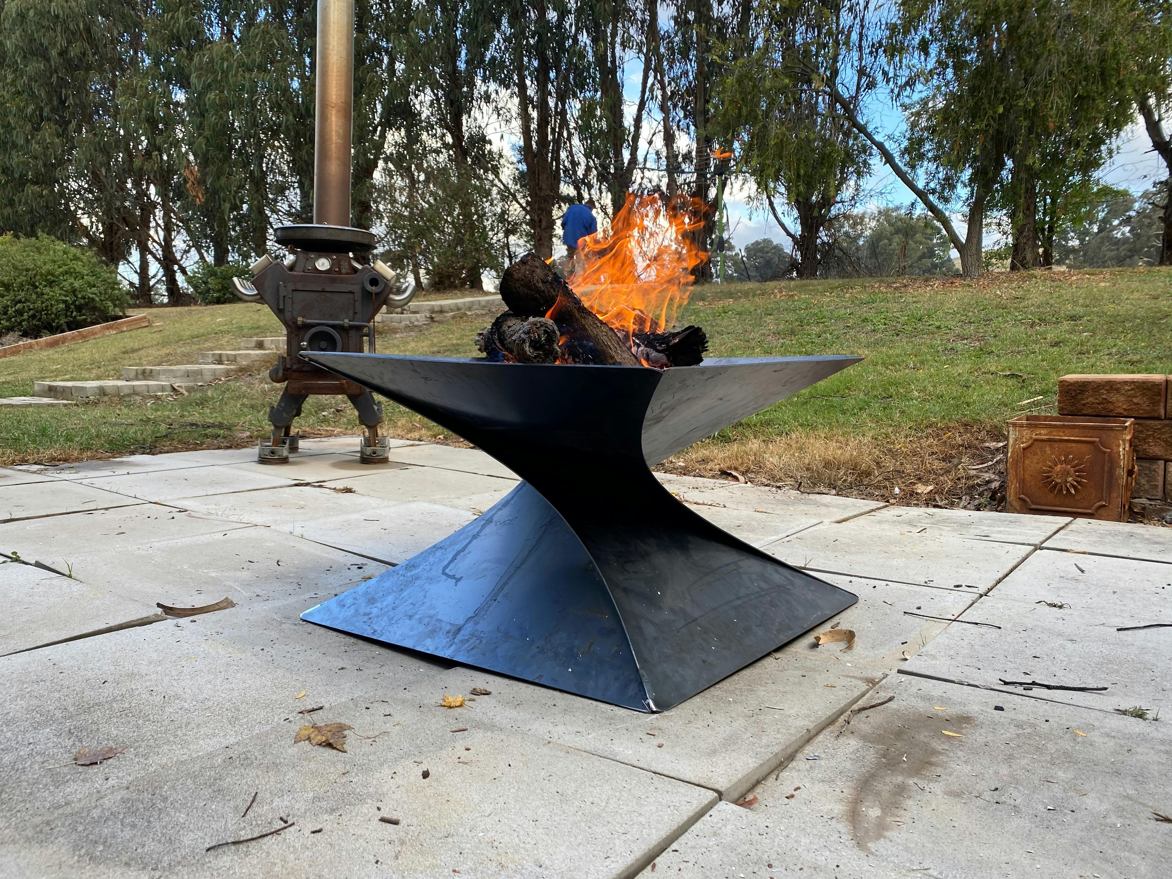 Twist firepit