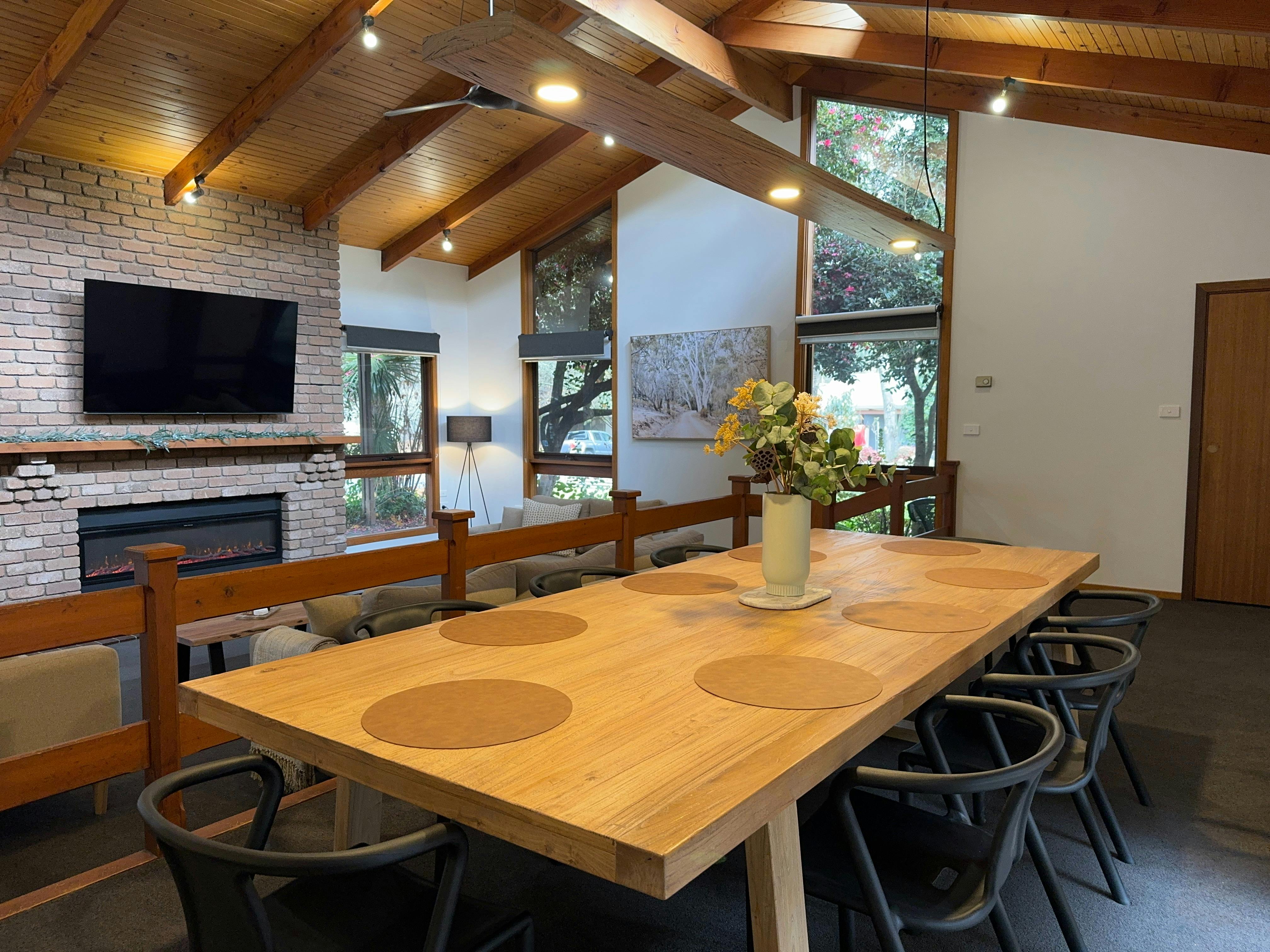 Mountbatten Lodge - Dining Room | Tasman Holiday Parks - Bright