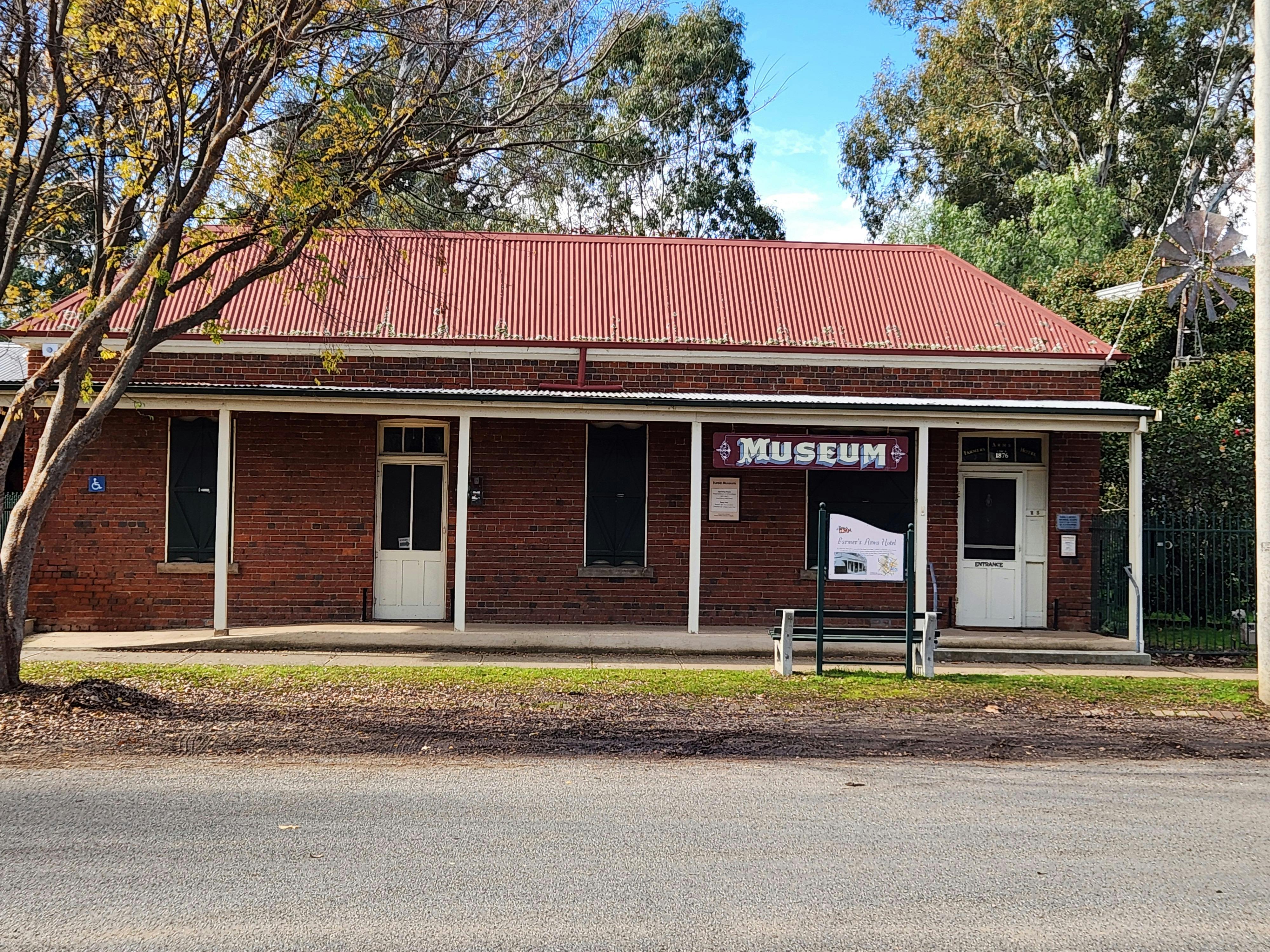 Farmers Arms Hotel