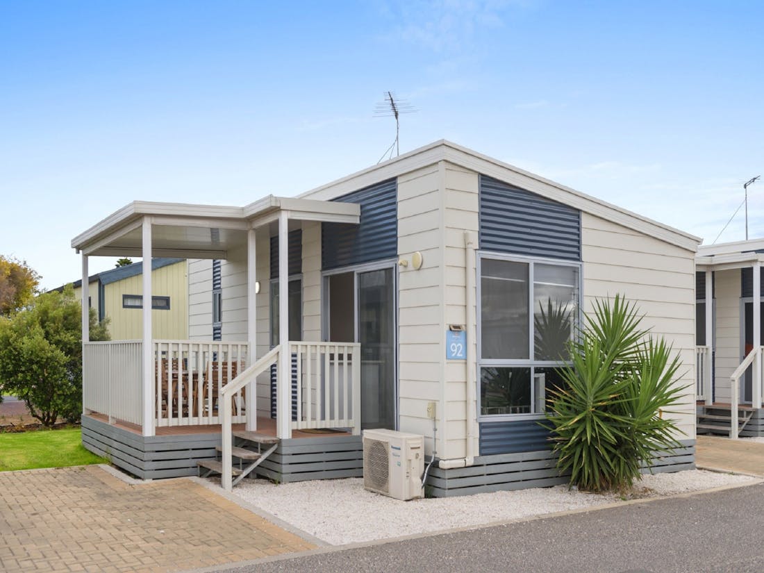 Discovery Parks Adelaide Beachfront, Deluxe Two Bedroom Cabin
