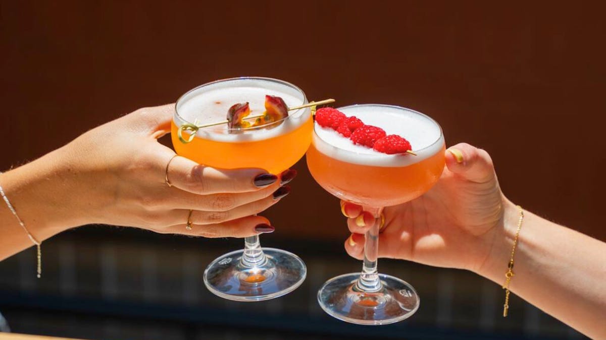 Cocktail happy hour