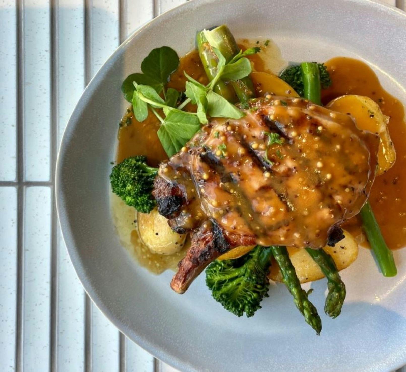 Steak, Vegetables and Chips