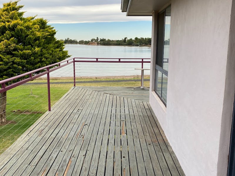 Side view of lake