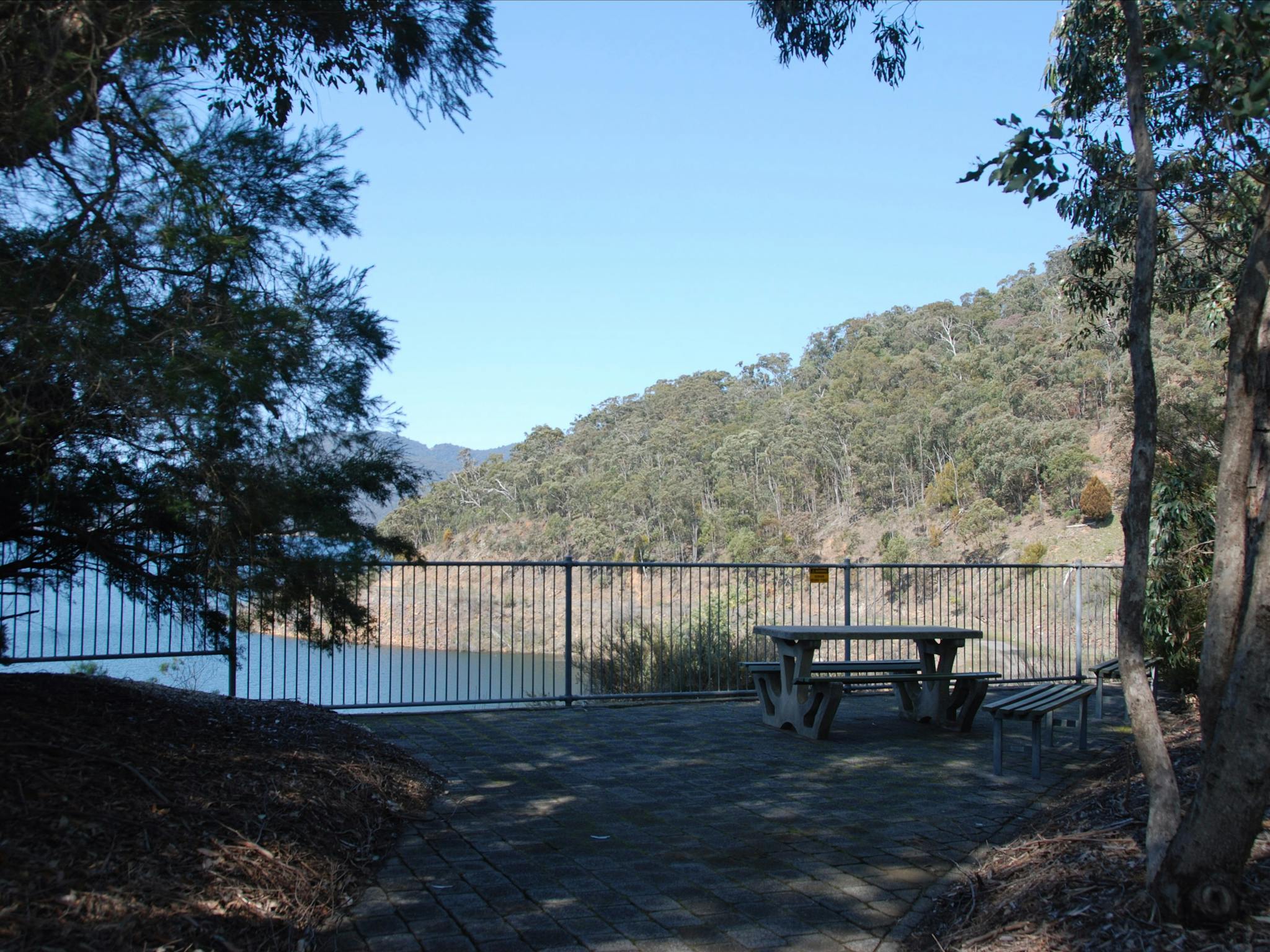 Dartmouth Dam Wall Picnic Area