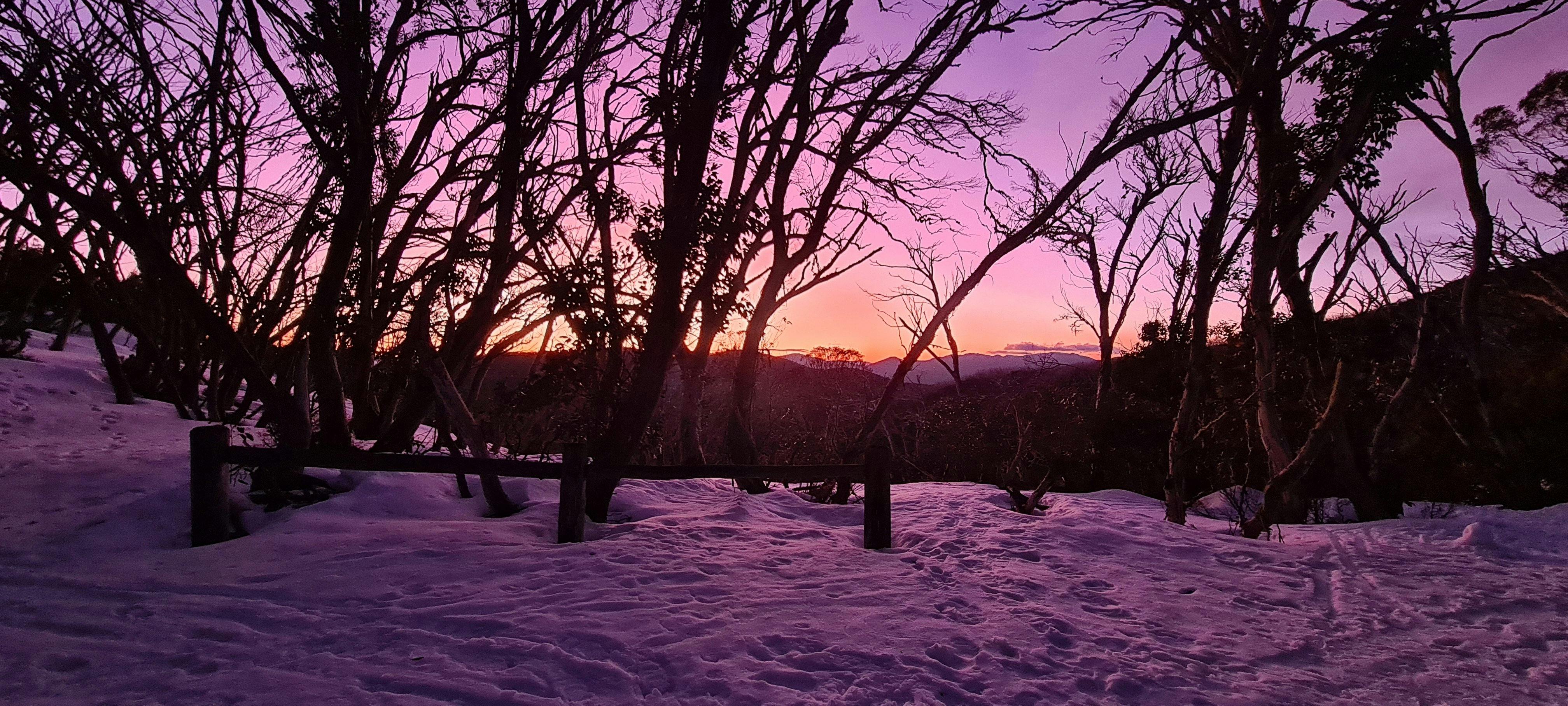 Sunrise at King Spur Hut on Mt Stirling.