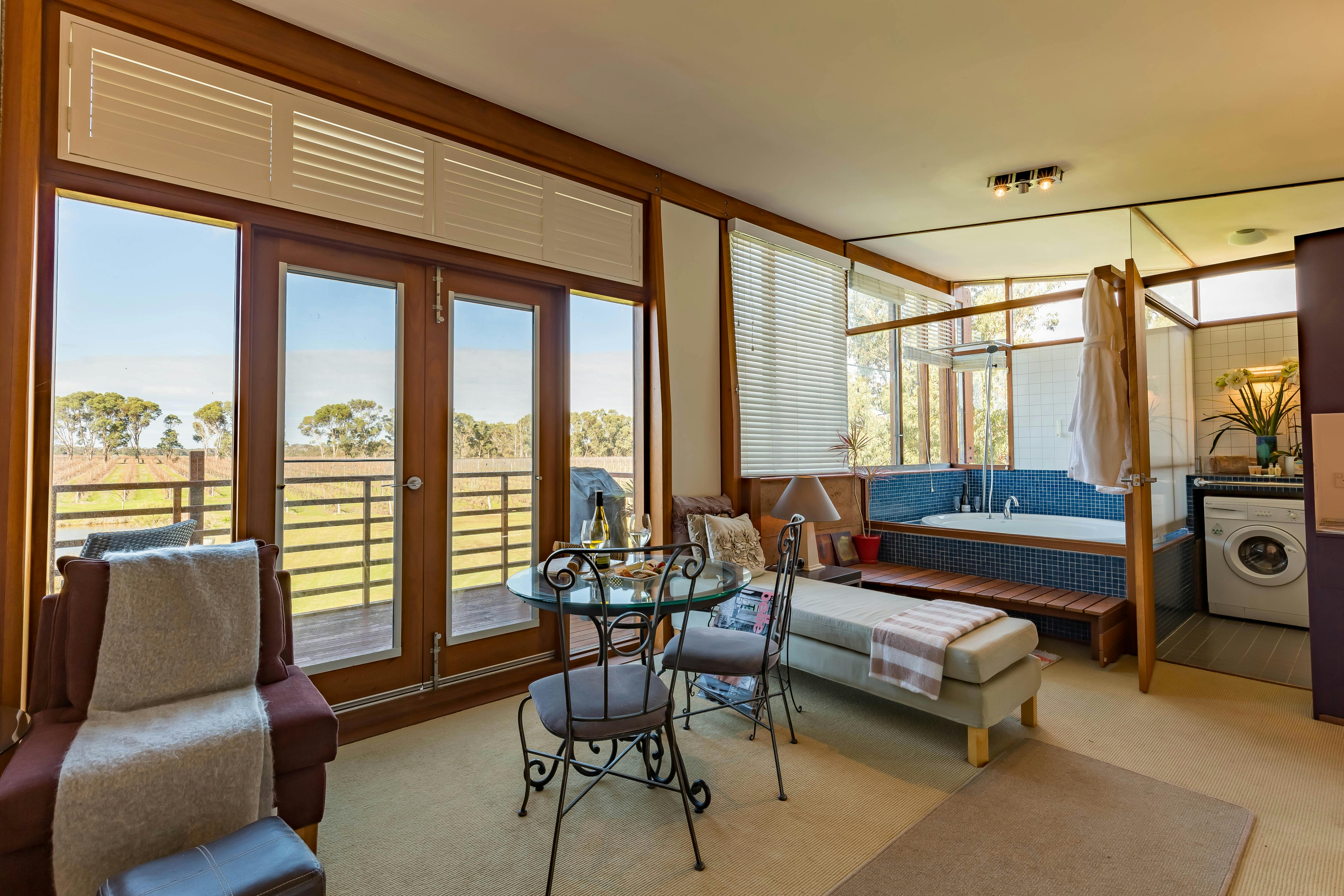 Bettenay's Lakeside Chalets and Luxury Spa Apartment, Cowaramup, Western Australia