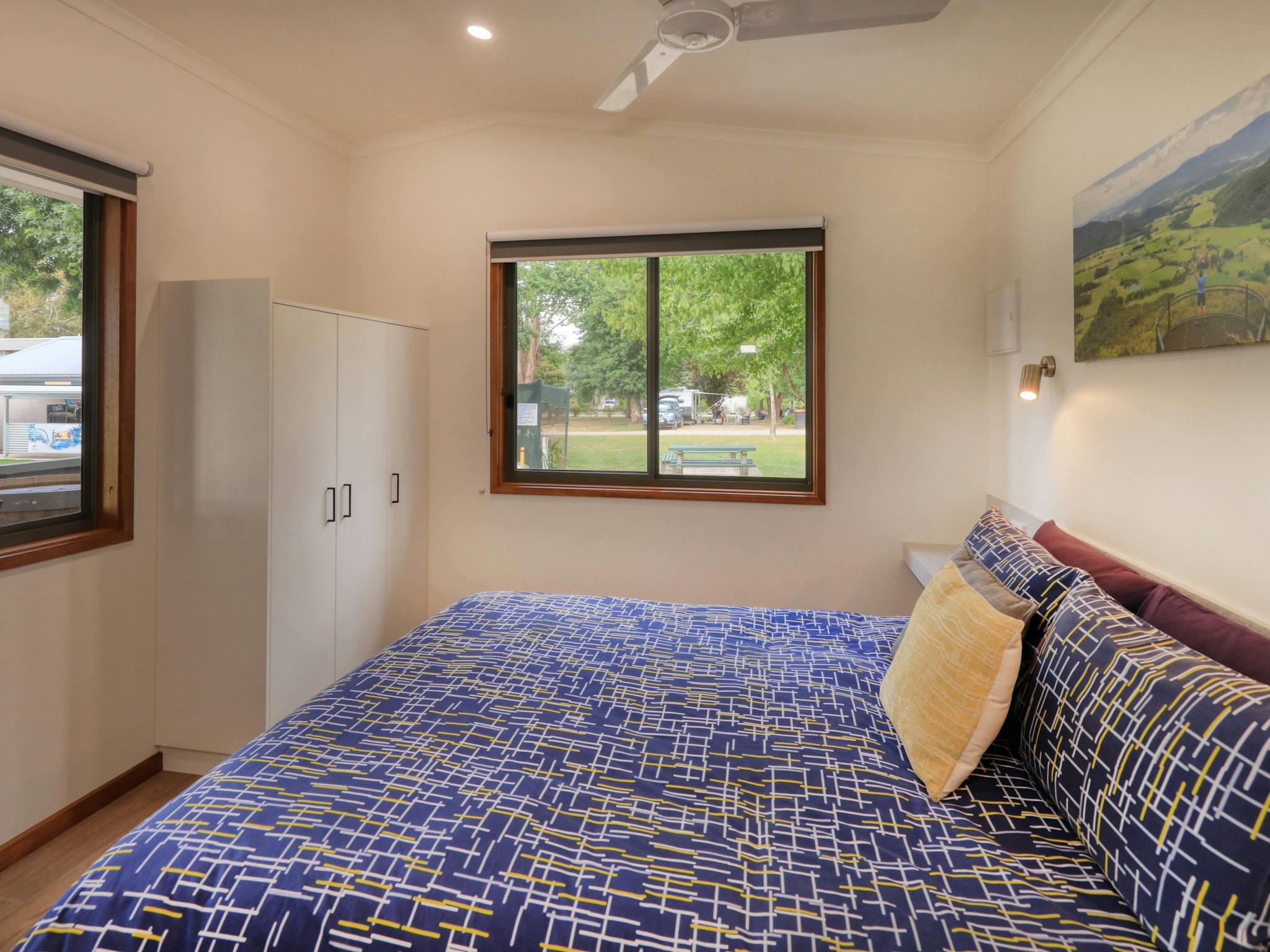Deluxe Cabin - 2 bedroom main bedroom QB