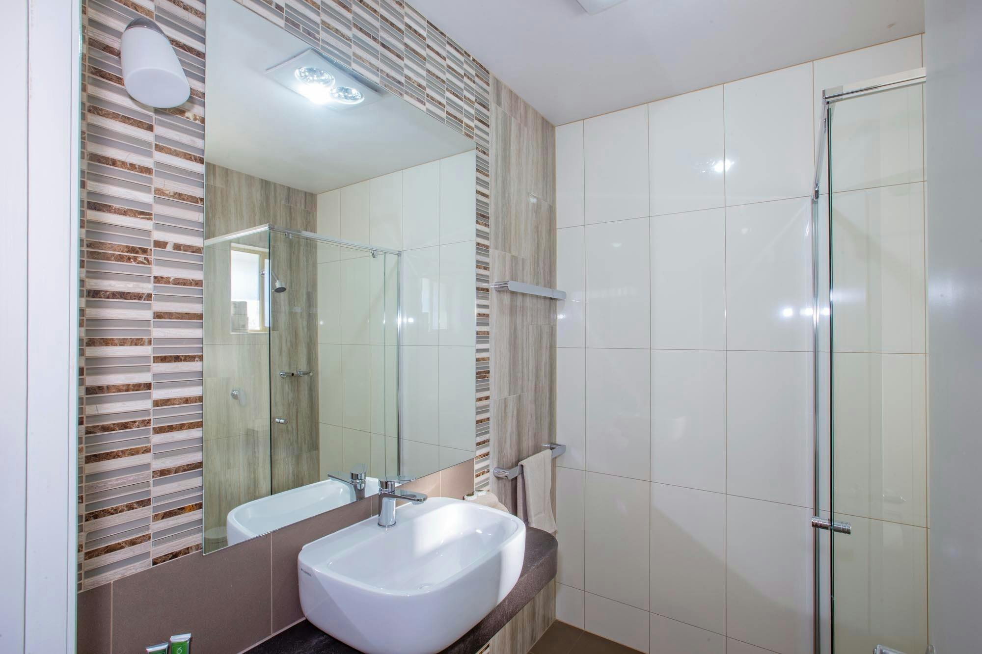 Euston Club Resort Executive Unit Bathroom
