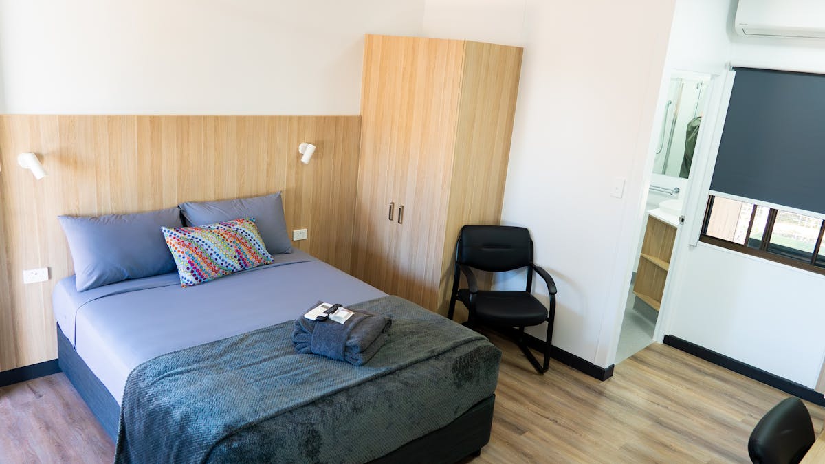 Queen Executive with Kitchenette