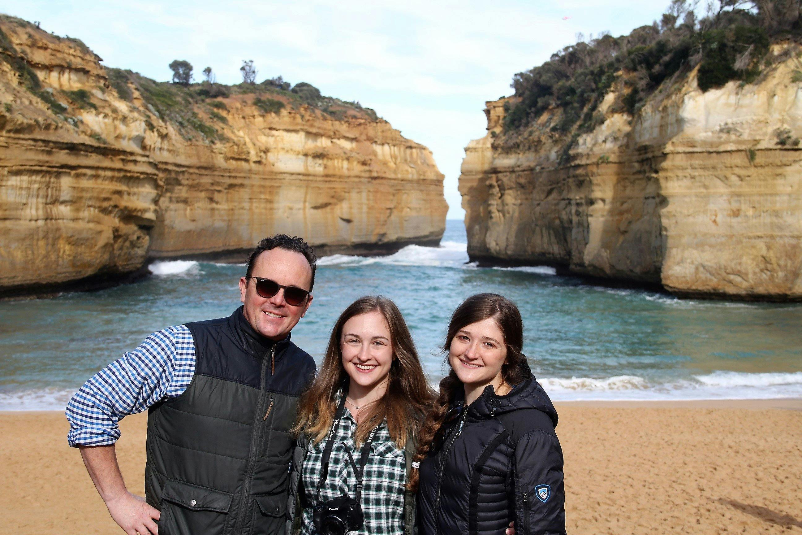 A family stands at Loch Ard Gorge, Great Ocean Road