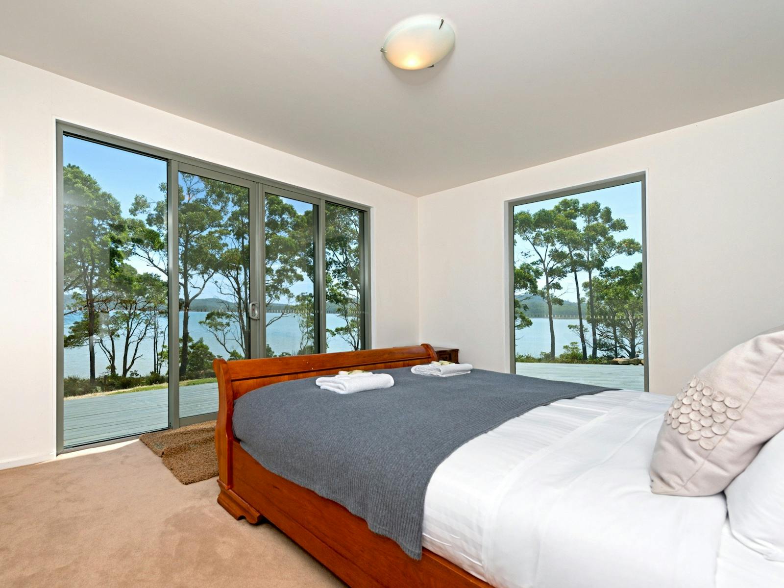 Cloudy Bay Lagoon Estate: Master Bedroom overlooking Cloudy Bay Lagoon.